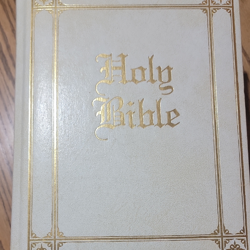 White Hardback Guding Light Version King James Holy Bible Family Heritage
